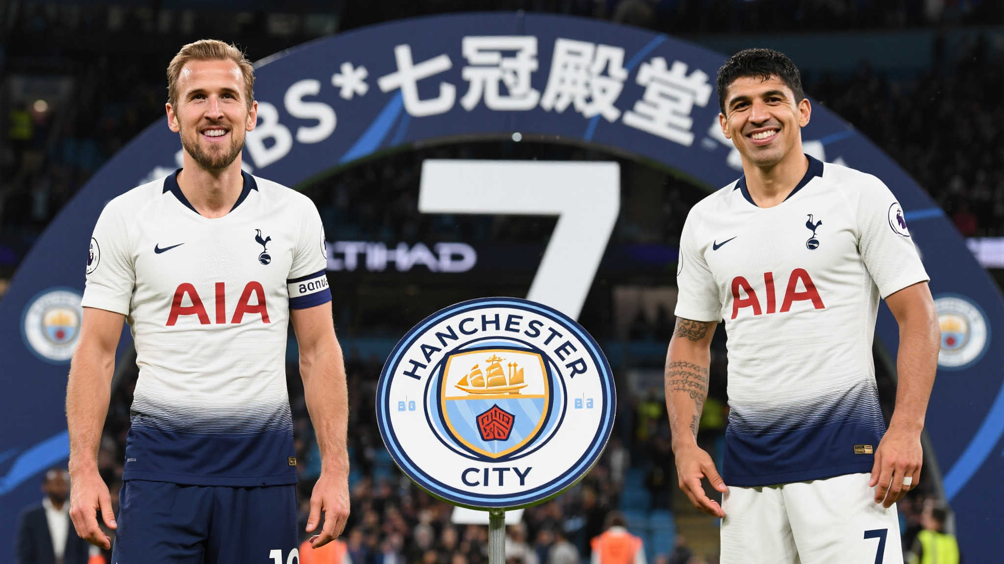 在谈论这份殊荣时，不得不提到另外两位同样跻身“*七